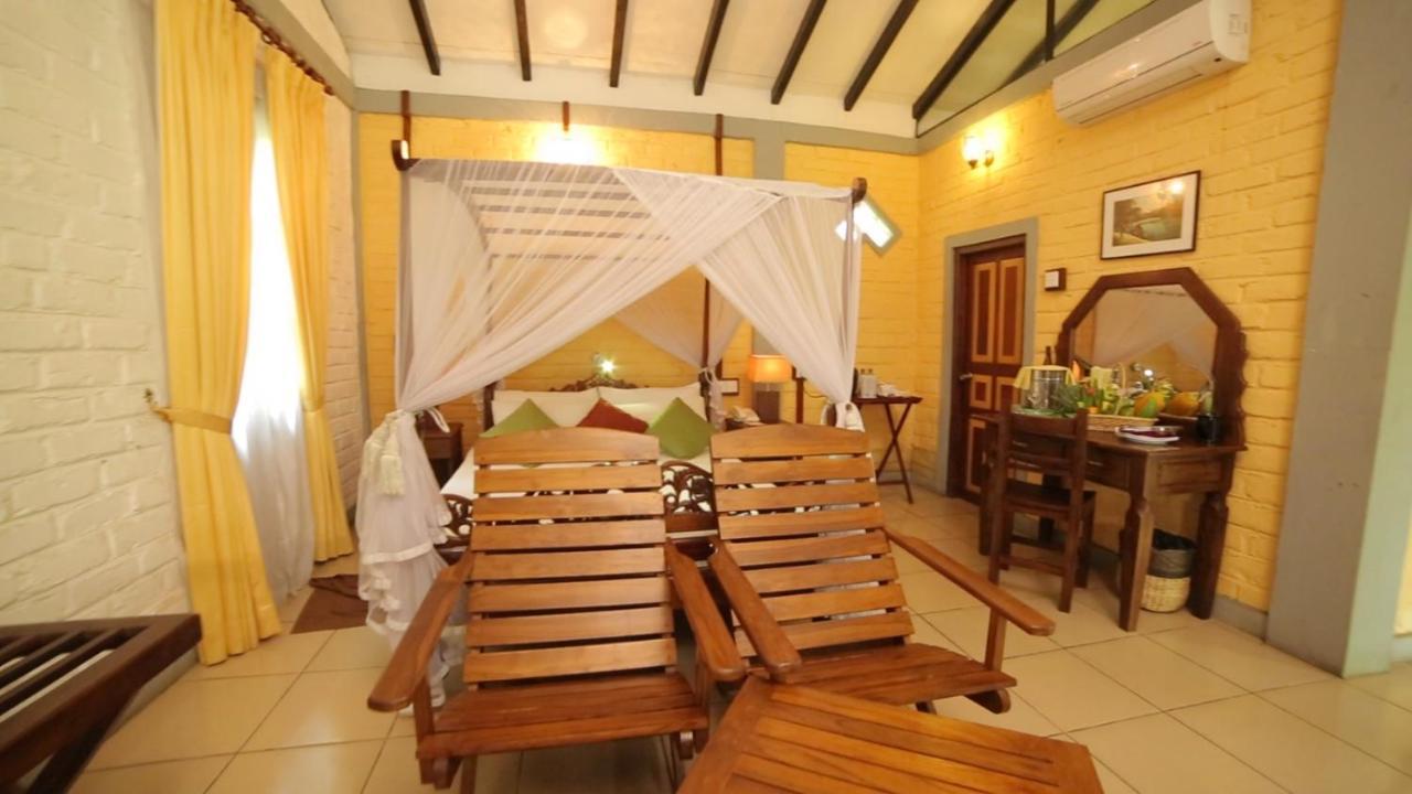 Lake Serenity Resort & Spa Kuruwita Exterior photo